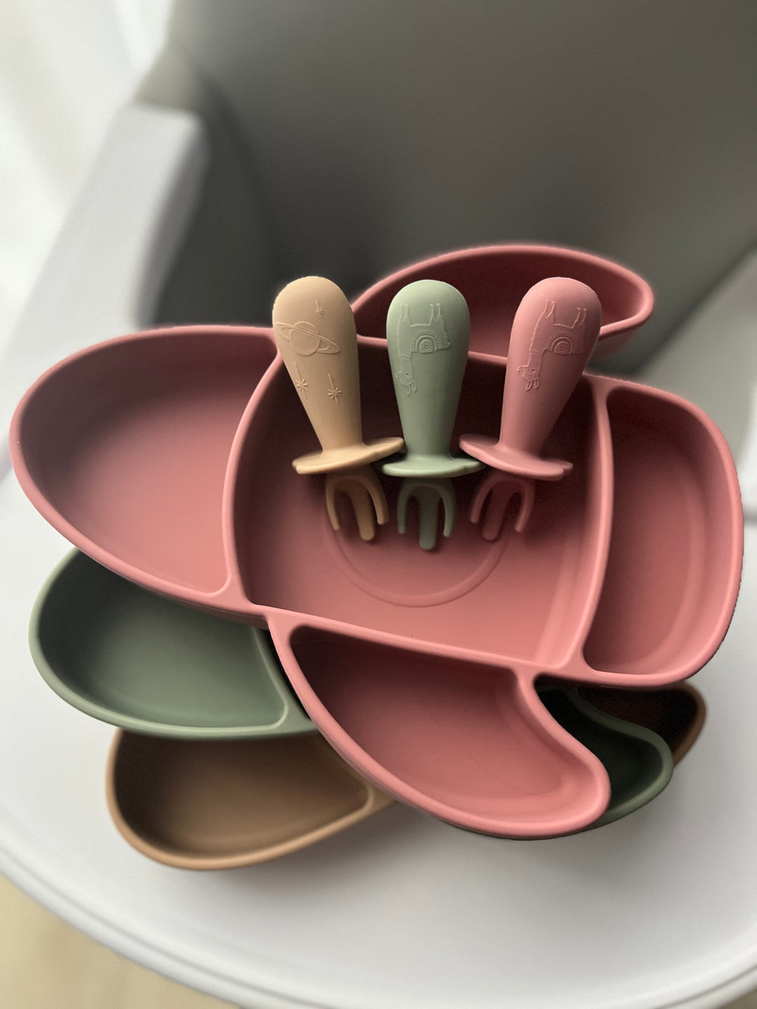 Silikoninė lėkštė PINK ROCKET su įrankiais